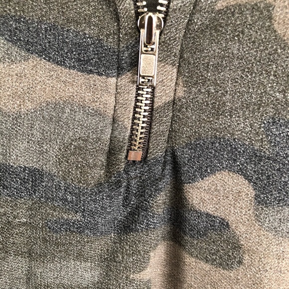 Half-Zip Camouflage Sweatshirt - Picture 5 of 9